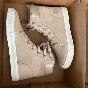 Timberland Skyla Bay beige boot size 9